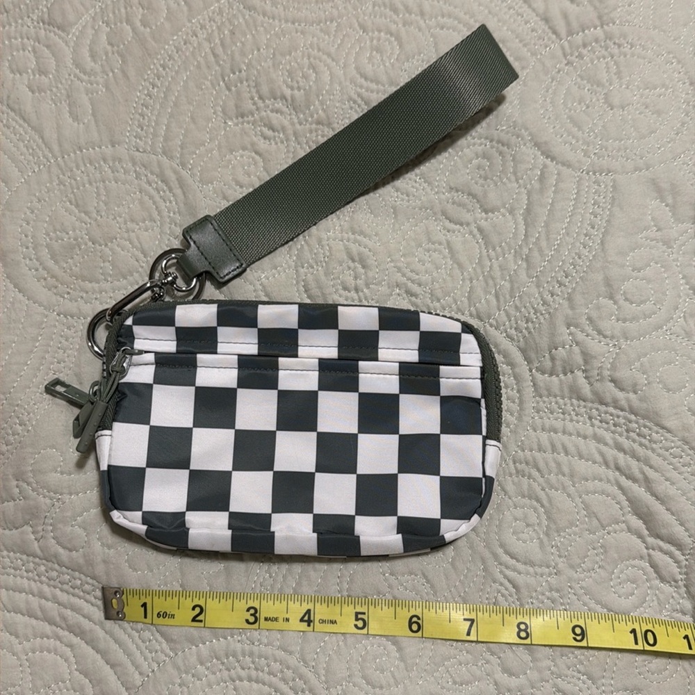 Checkerboard Wristlet Card Holder - Black & White